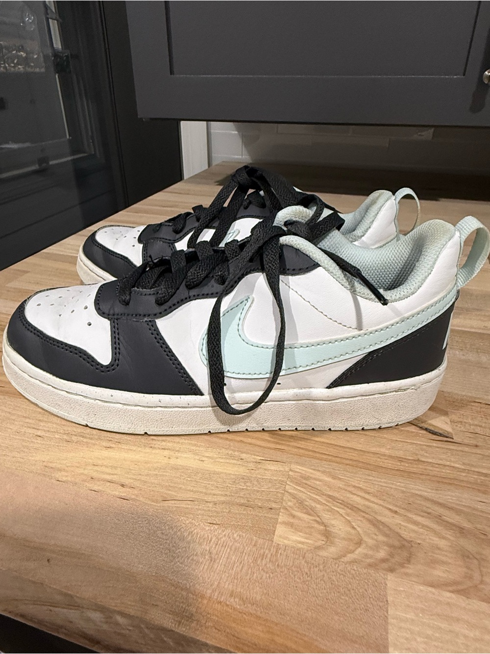 Nike court borough sneaker